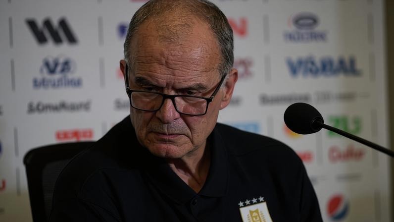 Marcelo Bielsa durante entrevista coletiva após Uruguai x Arábia Saudita