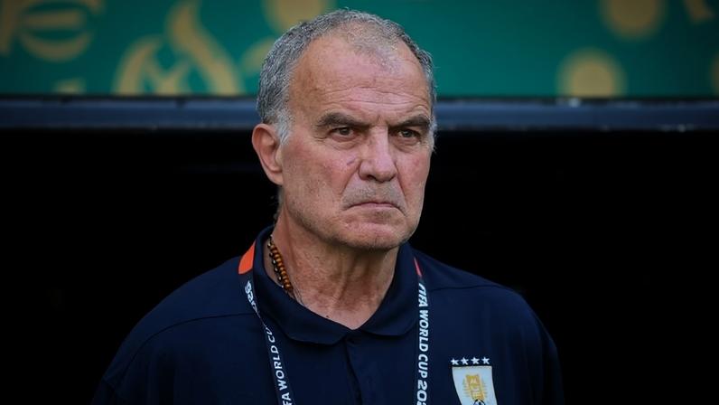 Marcelo Bielsa, técnico do Uruguai, durante partida contra a Espanha na Copa do Mundo