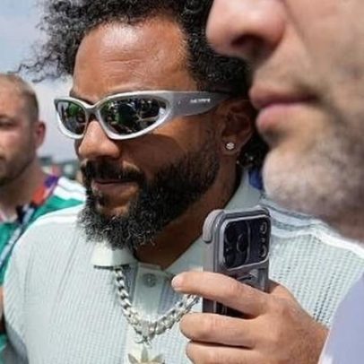 Marcelo é escoltado ao deixar estádio após estreia na Copa