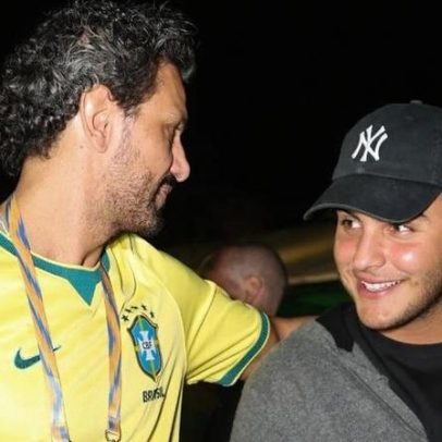 Marcelo Sangalo assiste a jogo do Brasil ao lado de suposto namorado de Ivete