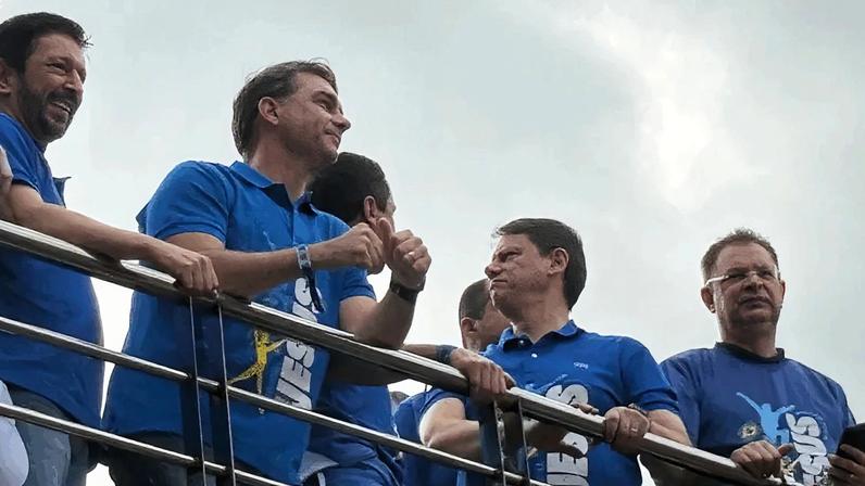 Flávio é ovacionado e Messias se isola em trio na Marcha para Jesus