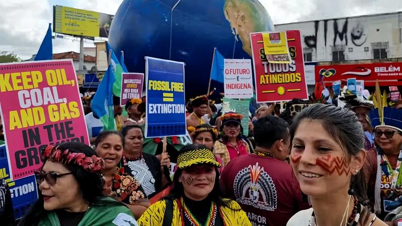 Marcha Global pelo Clima levou centenas de movimentos da sociedade civil às ruas de Belém na COP30.
