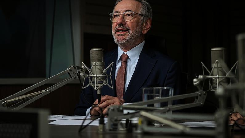Ministro diz que Brasil precisa de neoindustrialização para recuperar espaço