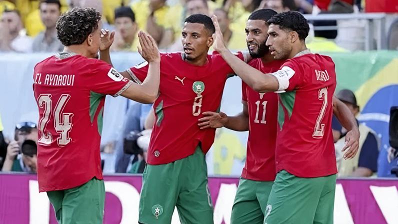 Jogadores do Marrocos celebram gol na partida de estreia contra o Brasil