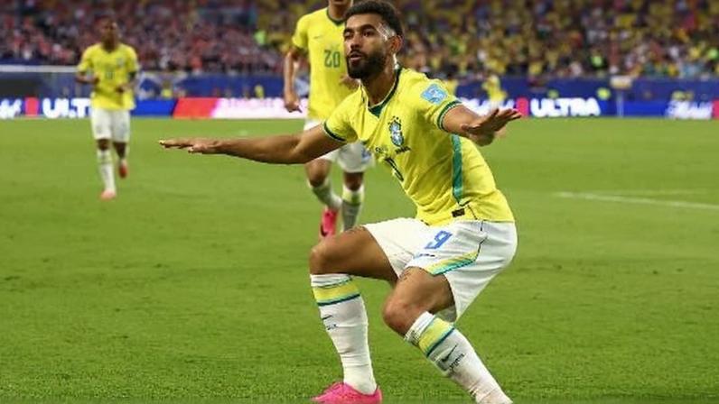 Matheus Cunha comemora gol na Copa do Mundo