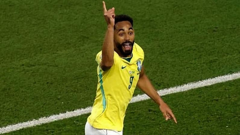 Matheus Cunha do Brasil celebra gol sobre a Escócia em jogo da Copa do Mundo