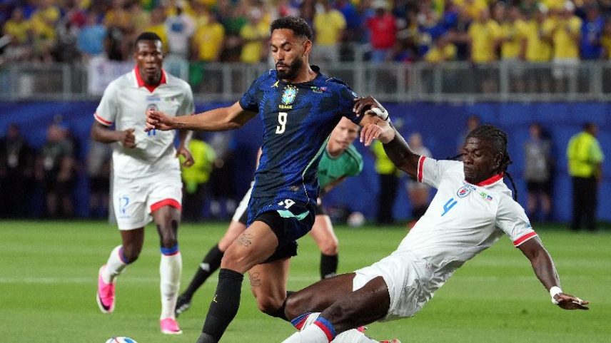 Matheus Cunha em ação durante Brasil x Haiti, duelo da Copa do Mundo
