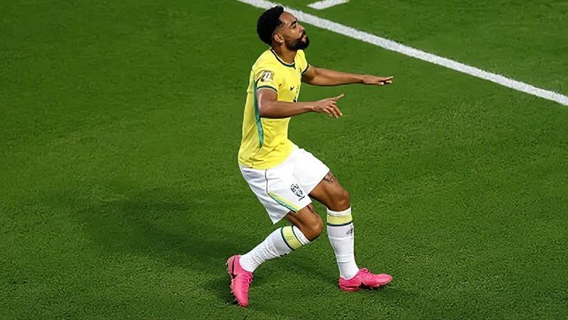 Matheus Cunha comemora o terceiro gol do Brasil sobre a Escócia