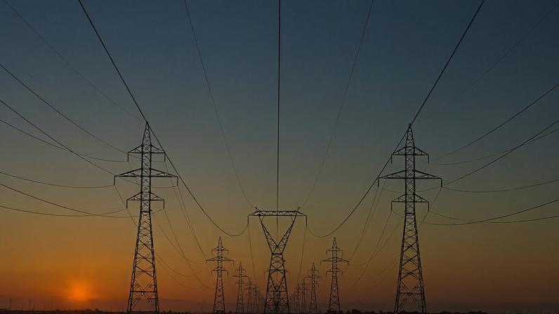 Os parâmetros de segurança não existem para refletir cenários médios, mas sim para proteger o sistema diante de situações adversas, diz o articulista; na imagem, rede de energia elétrica