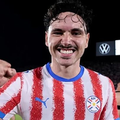 Maurício, Palmeirense, marca primeiro gol brasileiro da Copa pelo Paraguai