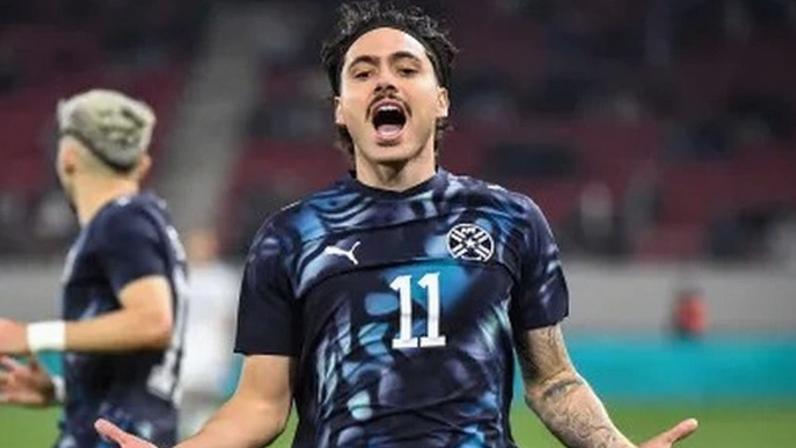 Maurício, meia do Palmeiras, em partida do Paraguai