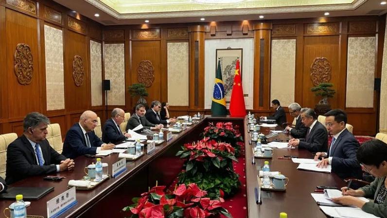 Mauro Vieira discute reforma da OMC com ministro chinês