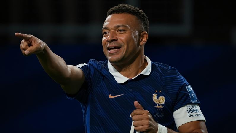 Mbappé comemora gol da França sobre Iraque em duelo da Copa do Mundo