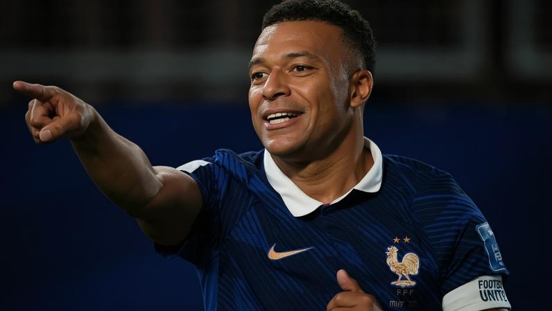 Kylian Mbappé comemora gol da França sobre Iraque em duelo da Copa do Mundo
