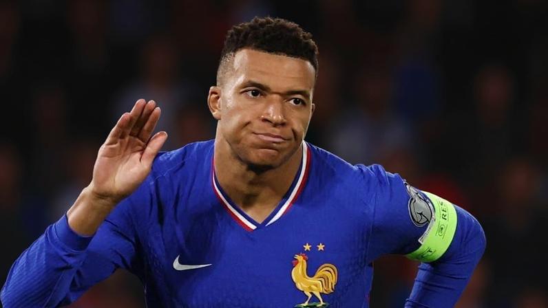 Mbappé comemora gol pela seleção da França