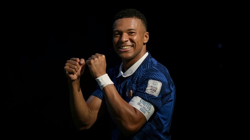 Mbappé, da França, comemora gol contra Senegal pela Copa do Mundo