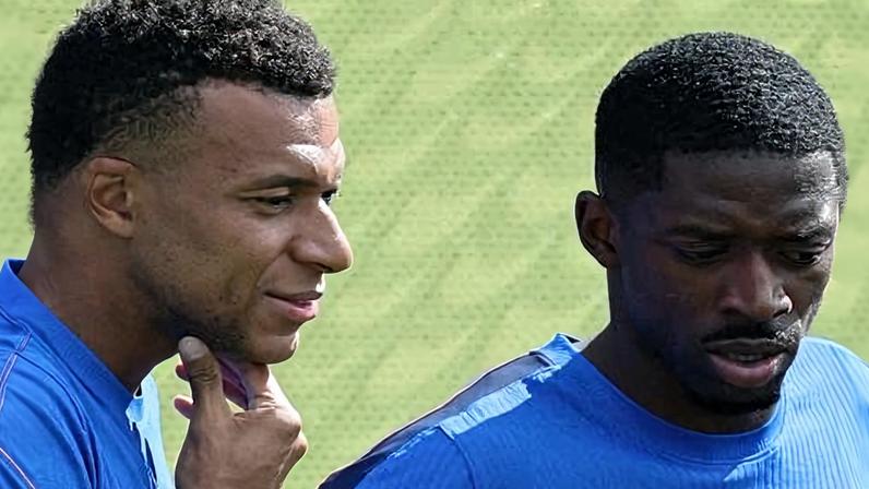 Mbappé e Dembélé um dia antes da estreia na Copa contra o Senegal