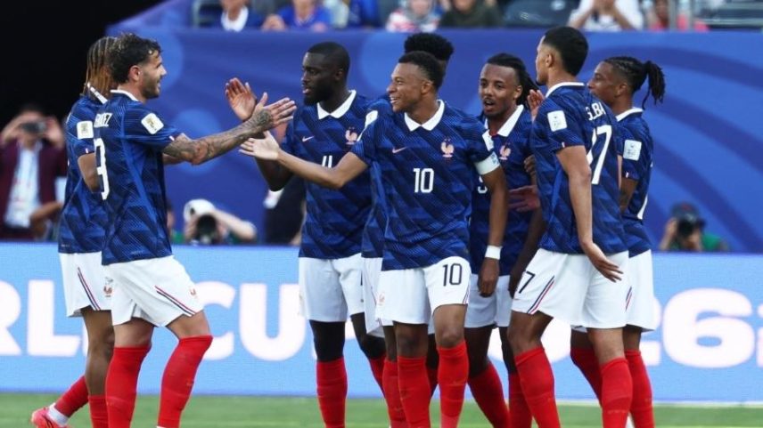16.jun.2026 - Mbappé e outros jogadores da França comemoram gol contra Senegal