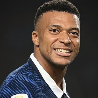 Mbappé lidera homenagem da França a Deschamps após luto pela mãe