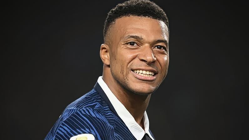 Mbappé em França x Iraque