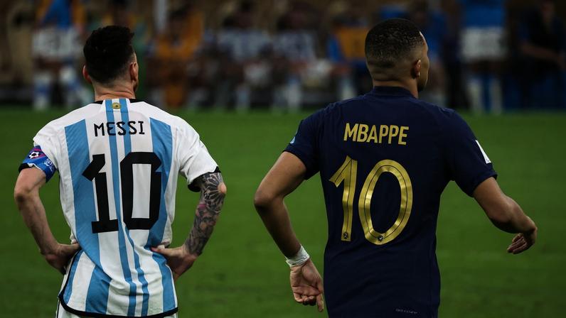 Foto colorida de Messi e Mbappé - Metrópoles