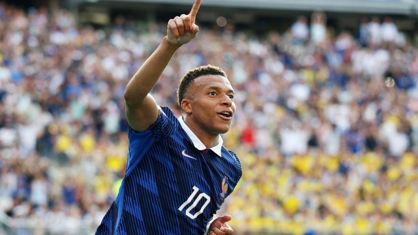 Mbappé supera Ronaldo e Leônidas como maior goleador em mata-matas de Copa