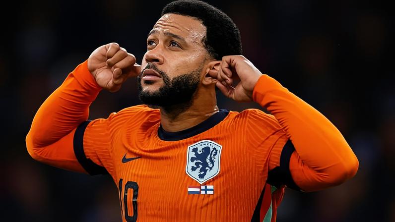 Memphis Depay, maior artilheiro da Holanda, em ação