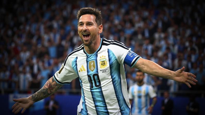 Messi exalta Ronaldo Nazário após superar recorde de gols em Copas