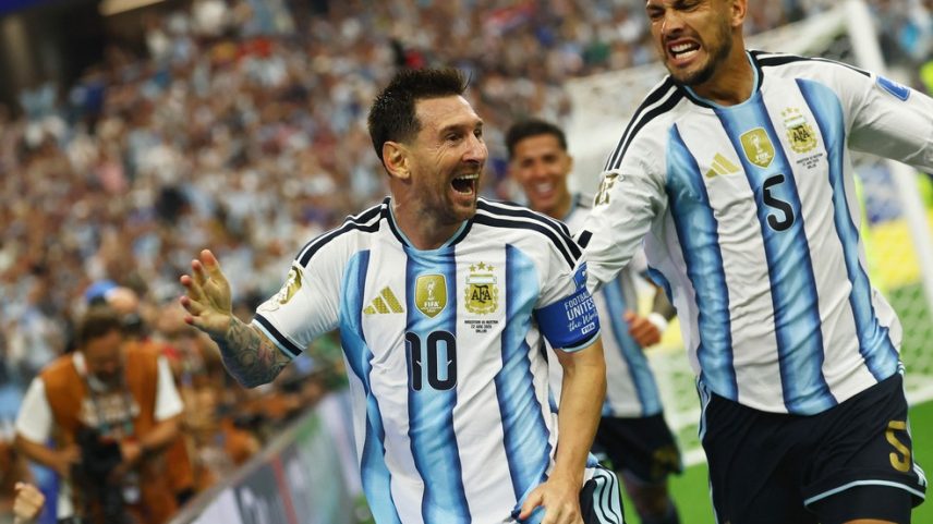 Messi marca para Argentina — Foto: Reuters