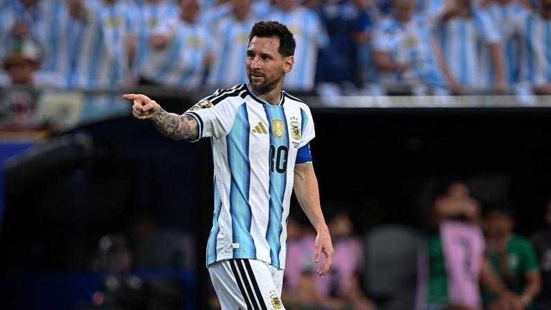 Ronaldo elege Messi como maior da história após artilharia na Copa