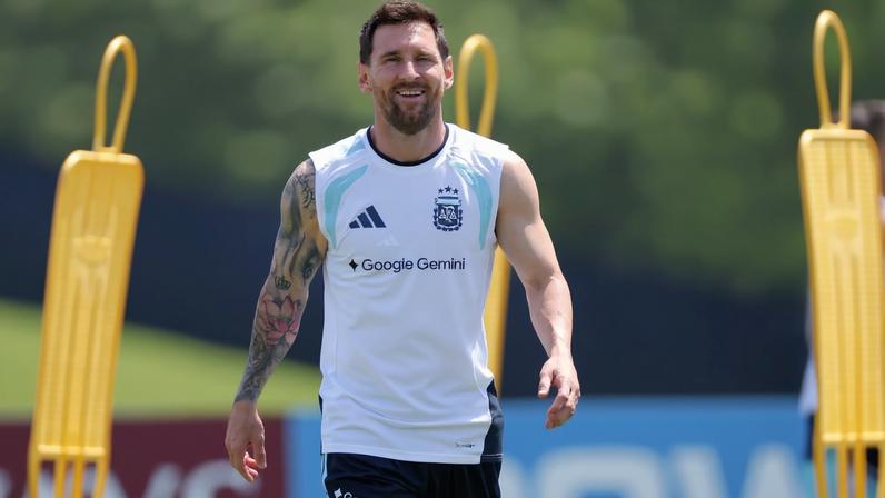 Messi marcou três gols na estreia da Copa do Mundo. (Foto: Juan Ignacio Roncoroni/EFE)