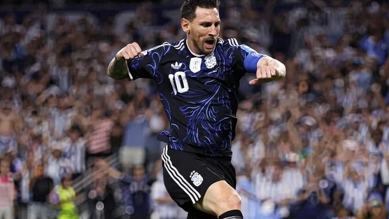 Messi celebra gol em Jordânia x Argentina, jogo da Copa do Mundo