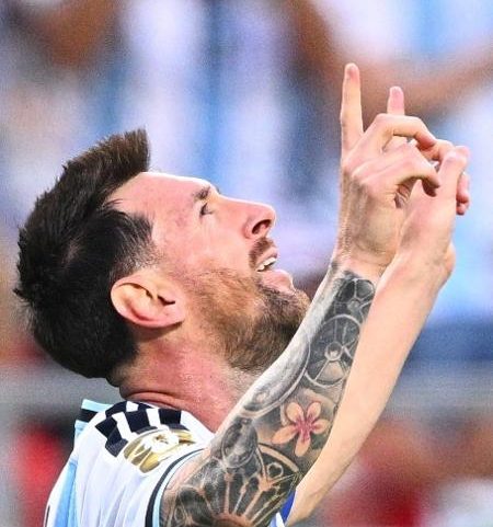 Messi comemora gol da Argentina sobre a Argélia em jogo da Copa do Mundo