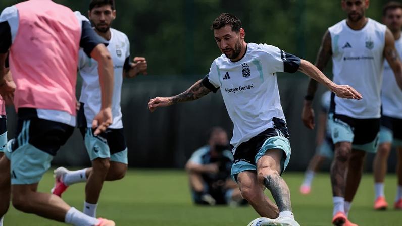 Messi em treino da seleção Argentina nos EUA