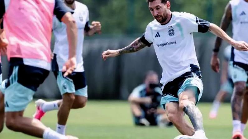 Messi em treino da seleção Argentina nos EUA