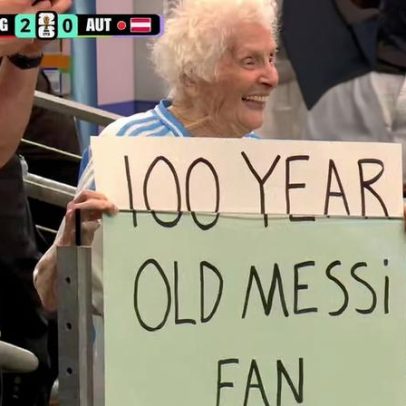 Torcedora de 100 anos, fã de Messi, desperta atenção em jogo da Argentina