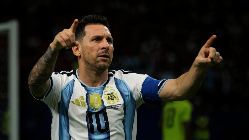 Foto colorida de Lionel Messi - Metrópoles
