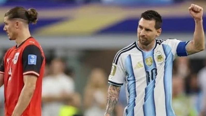 Messi comemora gol histórico contra a Áustria