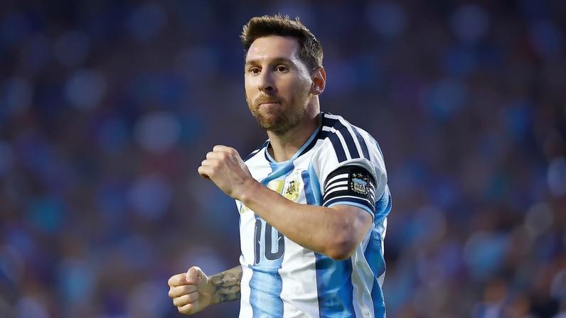 Messi comemora gol marcado pela Argentina em amistoso contra a Islândia (Foto: Todd Kirkland/AFP)