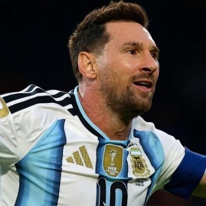 Messi faz história em campo, não com a caneta