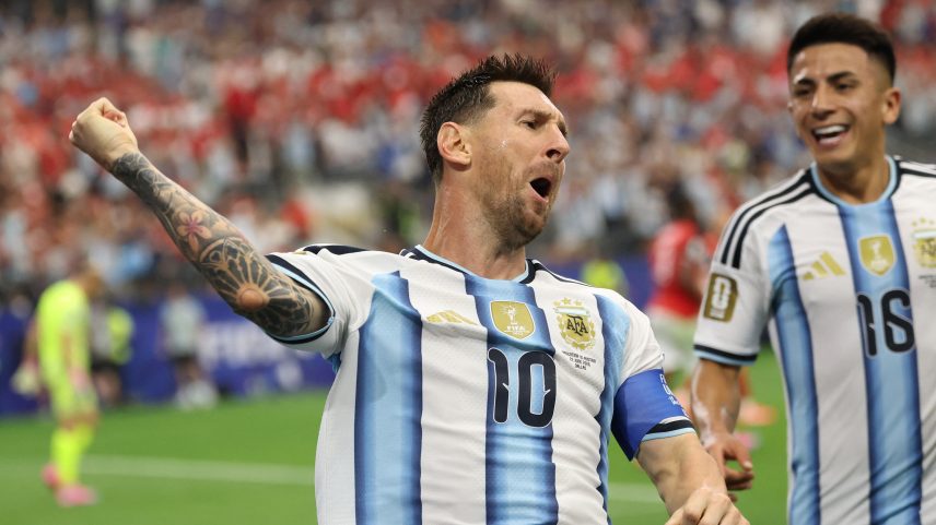 Messi marca para Argentina — Foto: Reuters