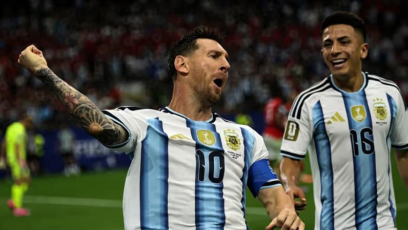 Messi marca para Argentina — Foto: Reuters