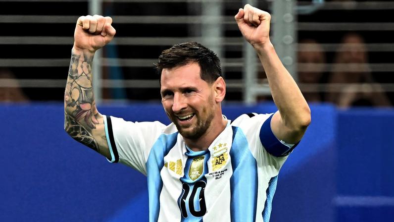 Messi marca para Argentina — Foto: Reuters
