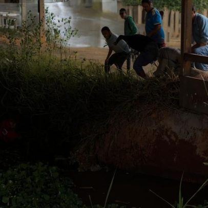 Policial militar de folga salva casal de afogamento em MG