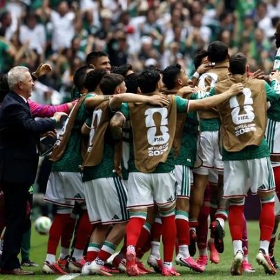 México vence abertura da Copa do Mundo no Estádio Azteca