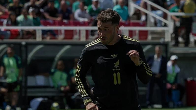 Santiago Giménez é uma das principais esperanças de gol do México.