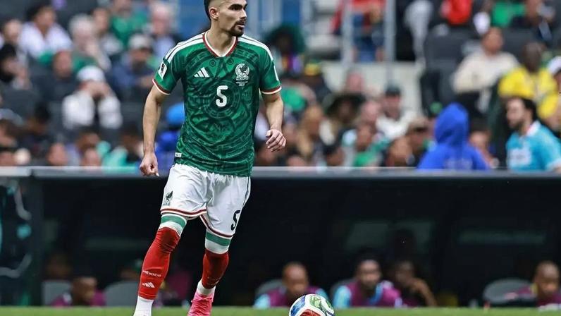 Johan Vasquez durante seu jogo de estreia na Copa do Mundo.