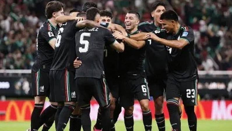 Jogadores do México celebrando o gol anotado sobre a Coreia do Sul, em confronto da segunda rodada da Copa do Mundo
