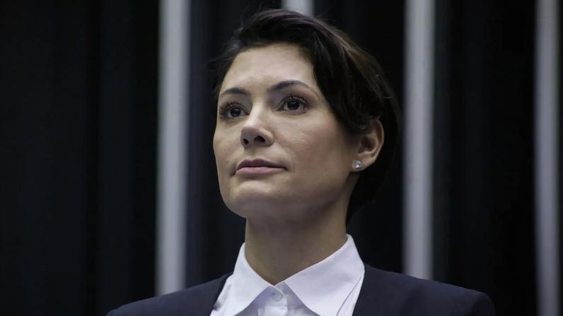 Michelle acusa Flávio de tê-la humilhado após crise interna no PL e relata campanha de ataques promovida por aliados do bolsonarismo. (Foto: Paulo Sérgio/Câmara dos Deputados)