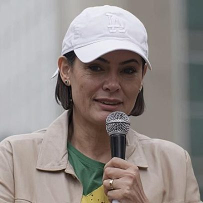 Michelle afirma apoiar campanha de Flávio no momento certo